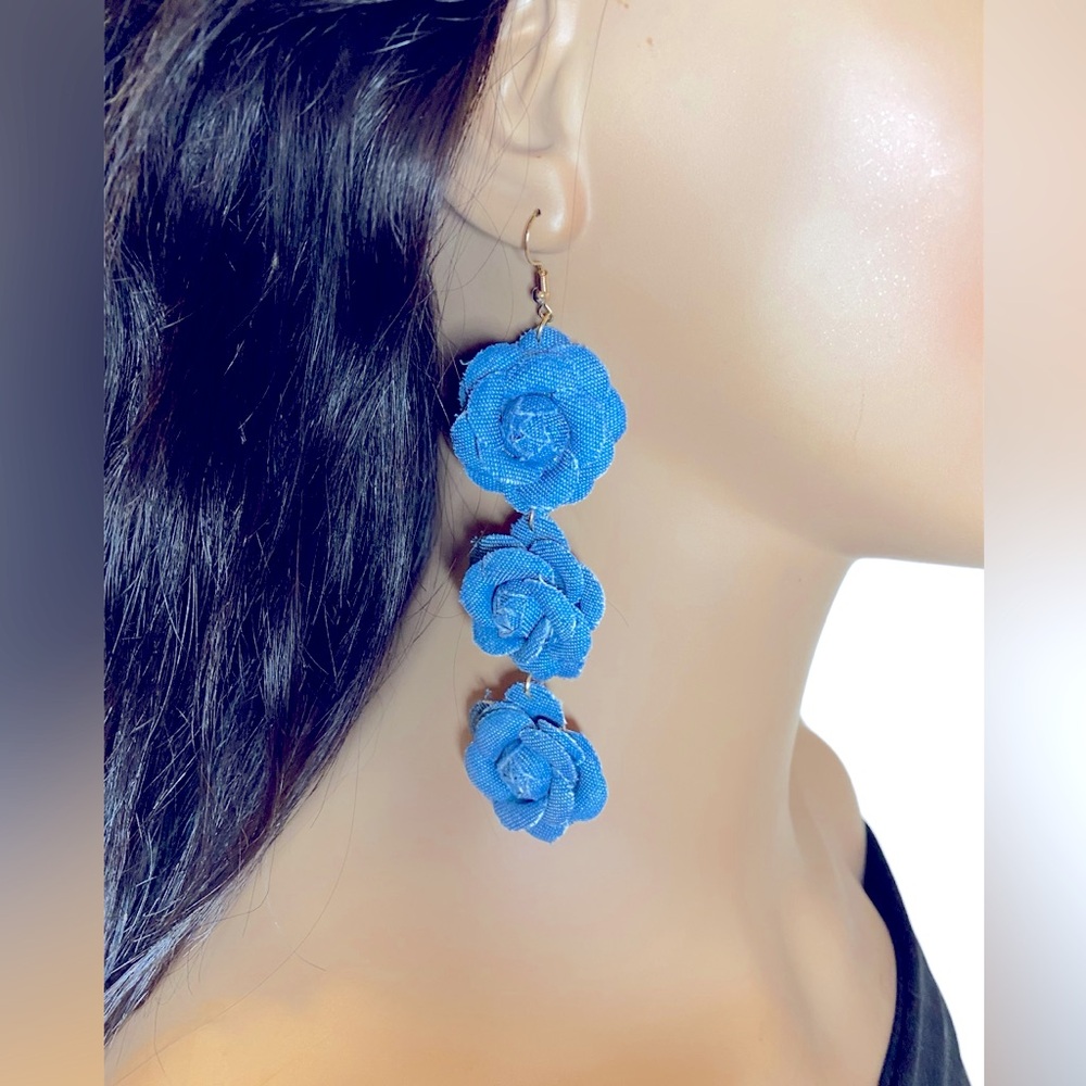 🌺Triple Rose light denim link drop-down earrings